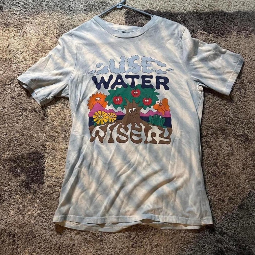 blue tie-dye shirt in excellent condition